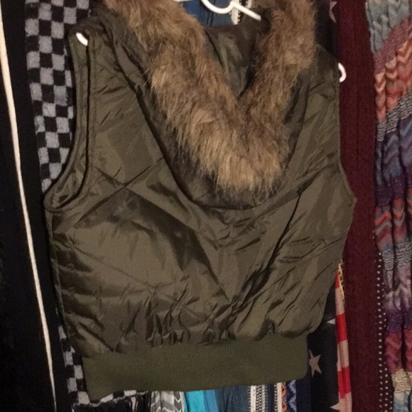 ✨2 for $15✨ Refuge green Puffy Vest - Picture 4 of 4